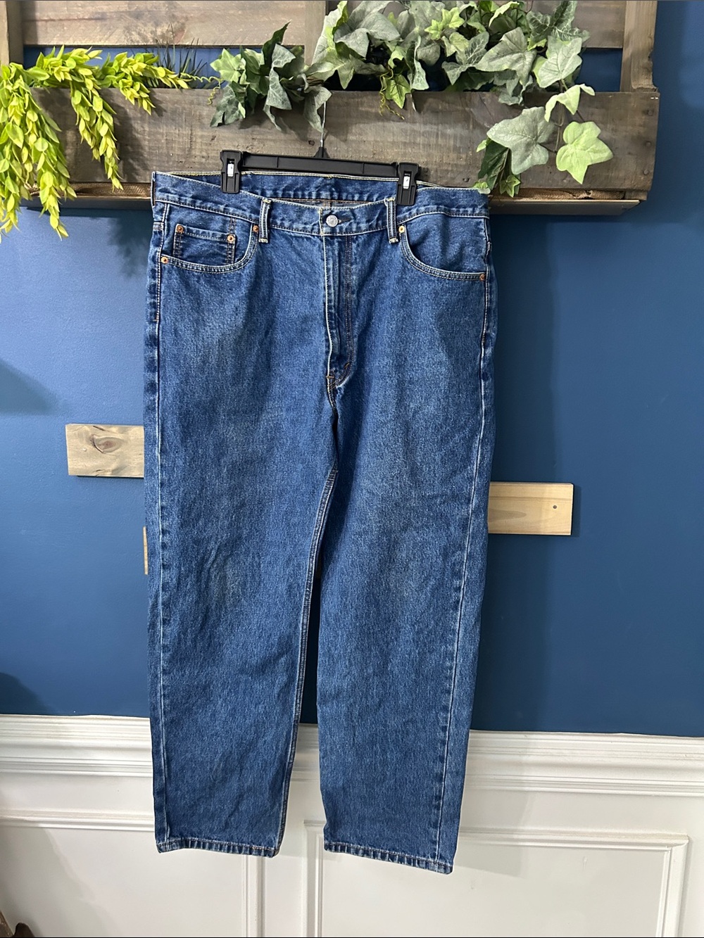 Men's 550 Levi Straight-Leg Denim Jeans in Classic Blue Size 40. EUC